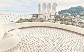 Romantic Couple Suite + Beach-Front Balcony