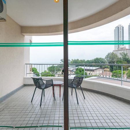 Romantic Couple Suite + Beach-Front Balcony Tanjung Bungah  Luaran gambar
