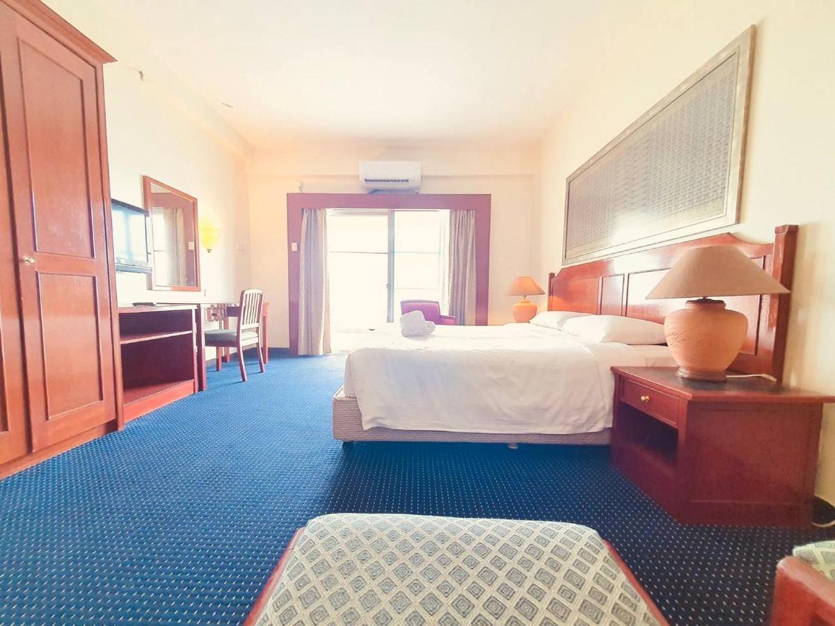 Romantic Couple Suite + Beach-Front Balcony Tanjung Bungah  Luaran gambar