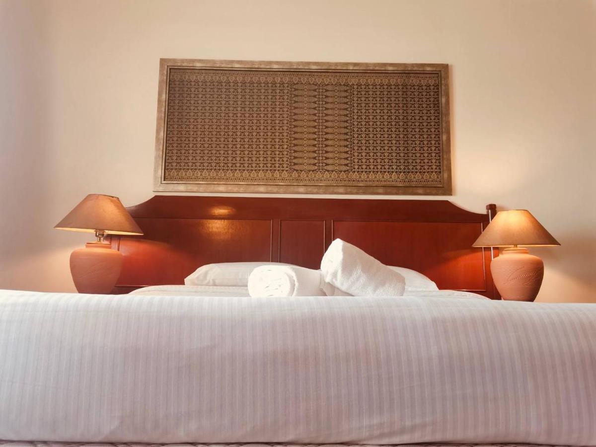 Romantic Couple Suite + Beach-Front Balcony Tanjung Bungah  Luaran gambar