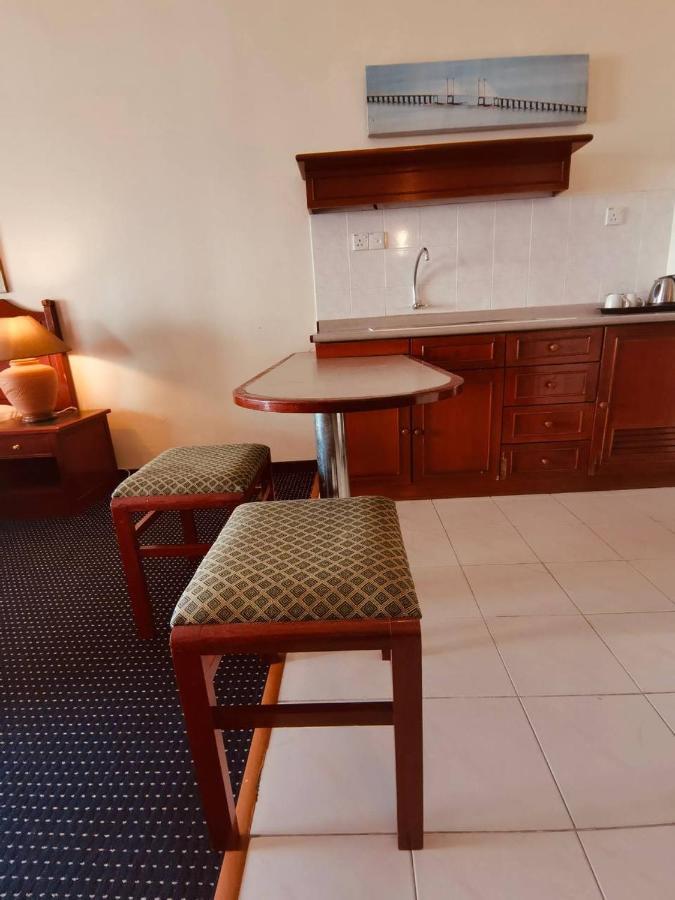 Romantic Couple Suite + Beach-Front Balcony Tanjung Bungah  Luaran gambar