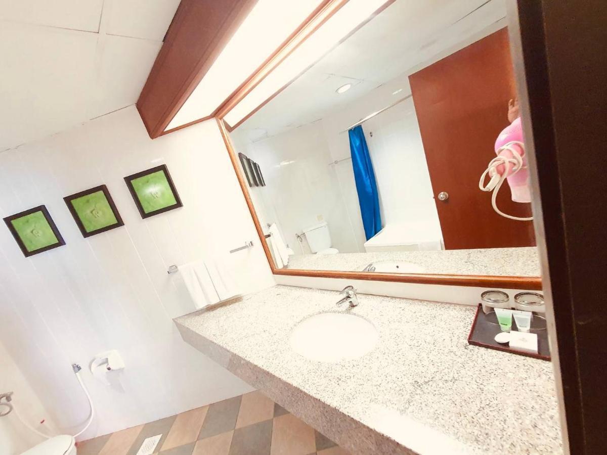 Romantic Couple Suite + Beach-Front Balcony Tanjung Bungah  Luaran gambar