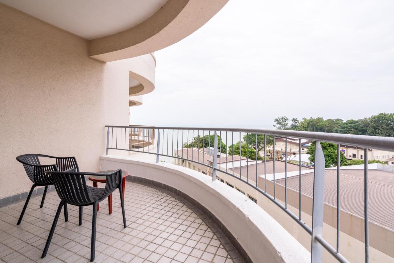 Romantic Couple Suite + Beach-Front Balcony Tanjung Bungah  Luaran gambar
