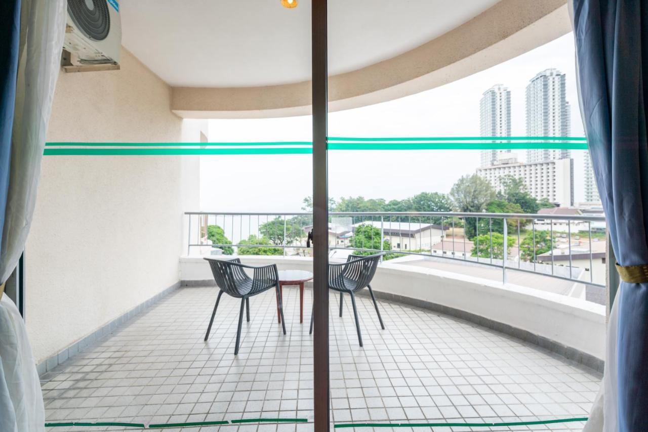 Romantic Couple Suite + Beach-Front Balcony Tanjung Bungah  Luaran gambar