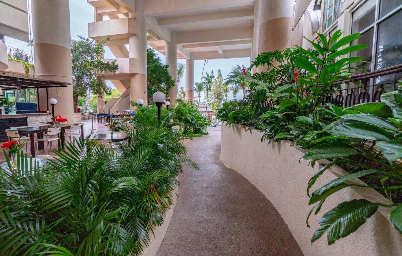 Romantic Couple Suite + Beach-Front Balcony Tanjung Bungah  Luaran gambar