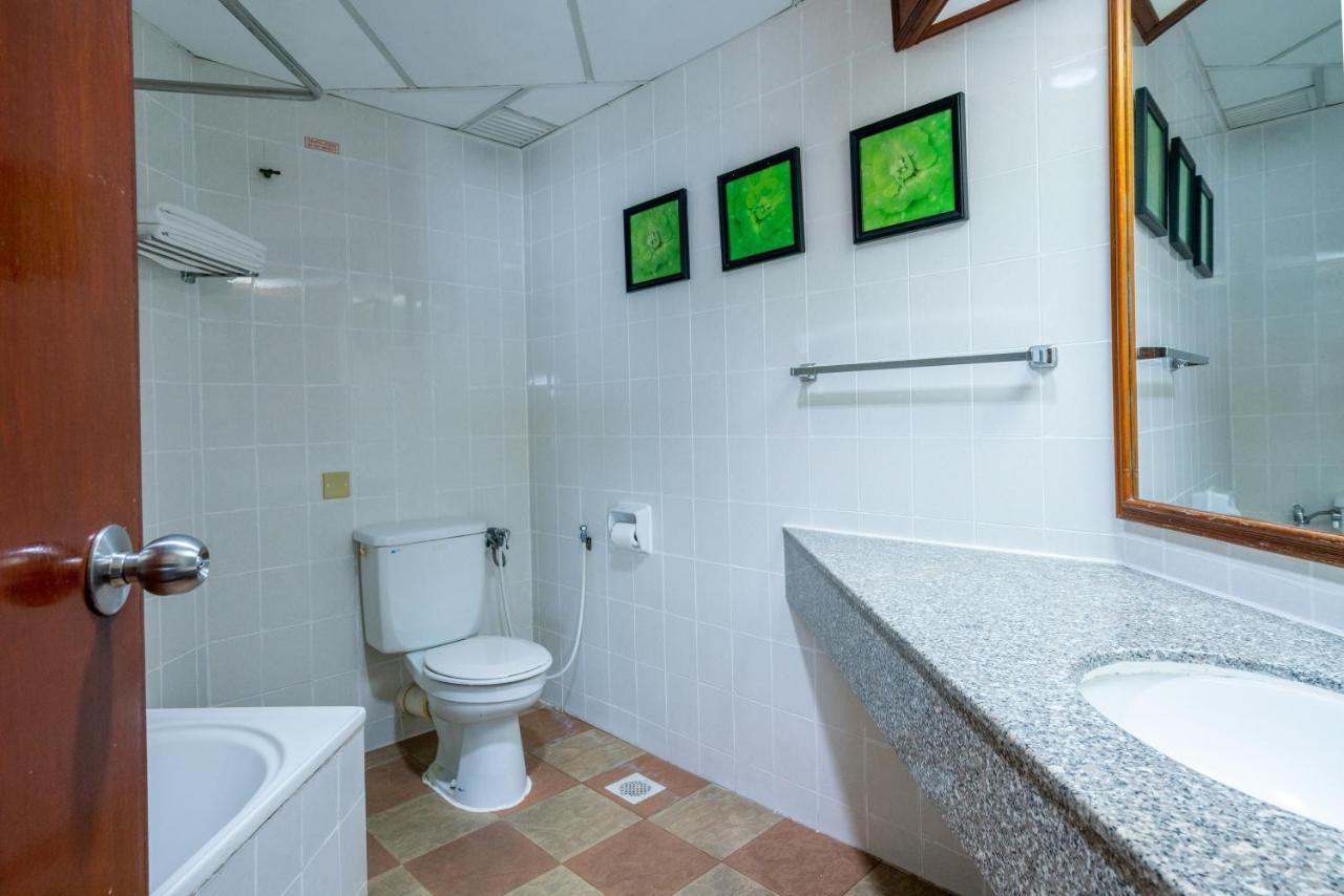 Romantic Couple Suite + Beach-Front Balcony Tanjung Bungah  Luaran gambar