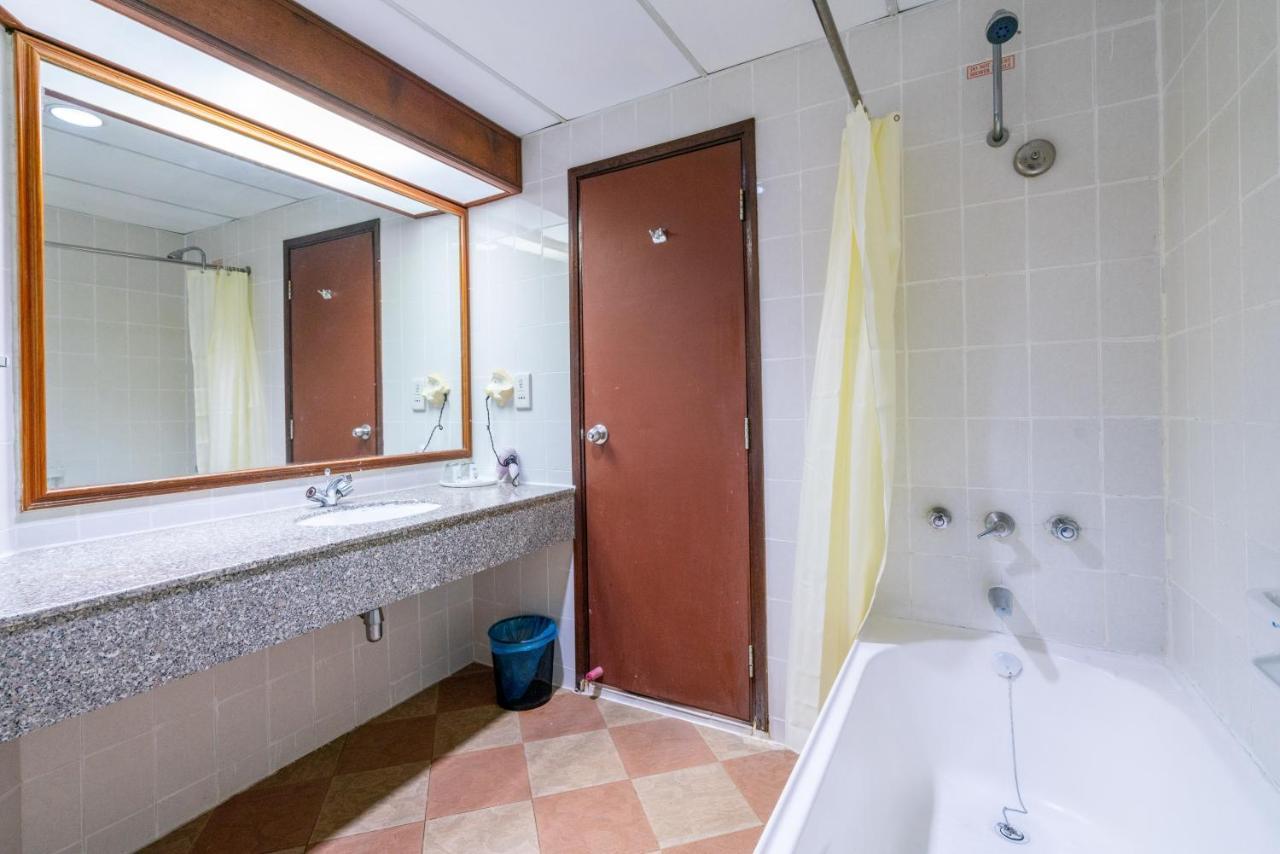 Romantic Couple Suite + Beach-Front Balcony Tanjung Bungah  Luaran gambar